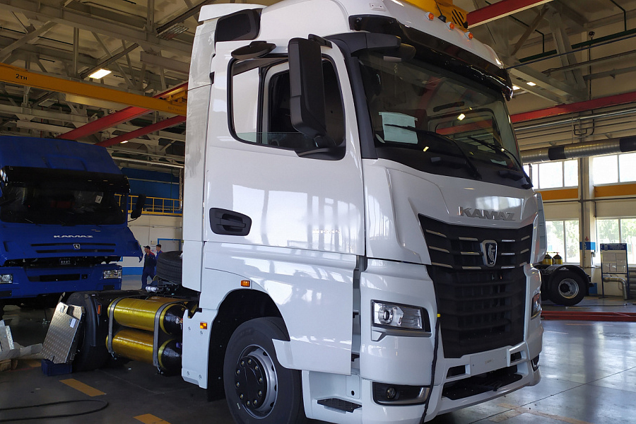 Магистральный тягач КАМАЗ-54901 в двухтопливном режиме