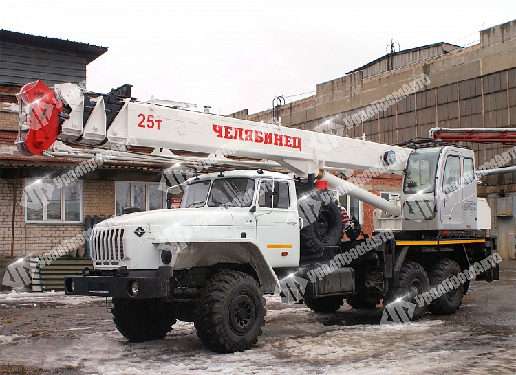 Автокран-Челябинец-25 тонн на базе Урал 6х6 (4).jpg