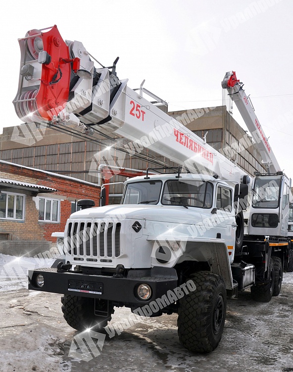 Автокран-Челябинец-25 тонн на базе Урал 6х6 (2).jpg